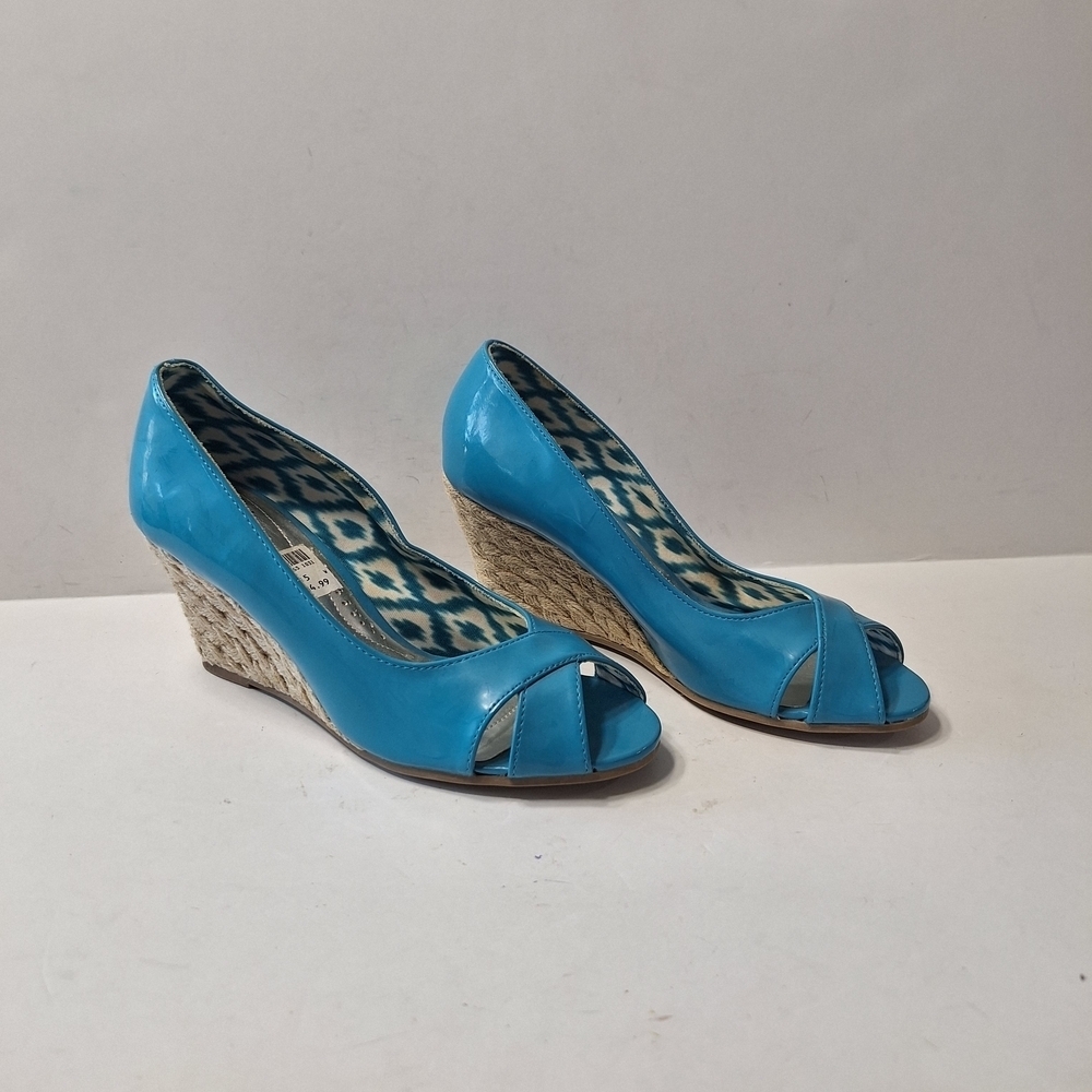 Dexflex Comfort Blue Patent Leather Peep Toe Cushioned Wedge Heels Size 5W